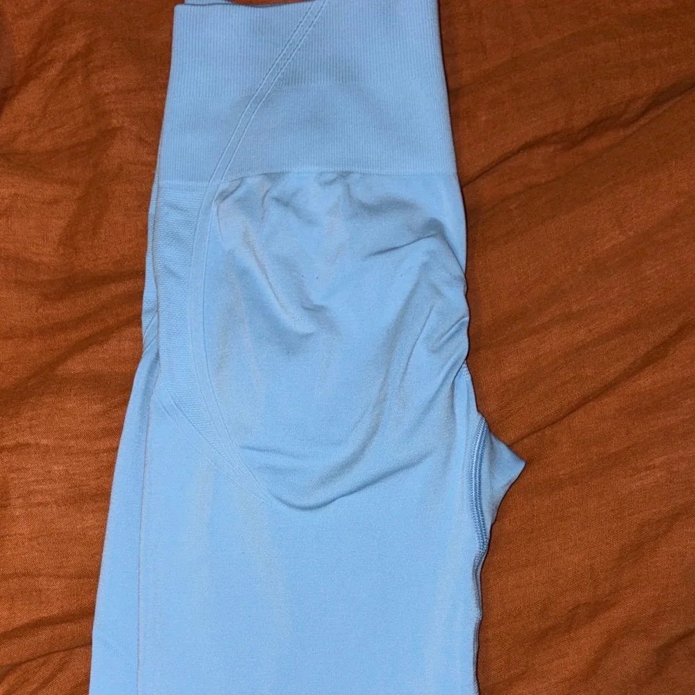 EFFORTLESSLIFT™ SEAMLESS FLARED BOTTOMS WITH WHITE LOGO - Picture 7 of 8